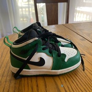 AIR JORDAN 1 MID SE TD 'PINE GREEN'